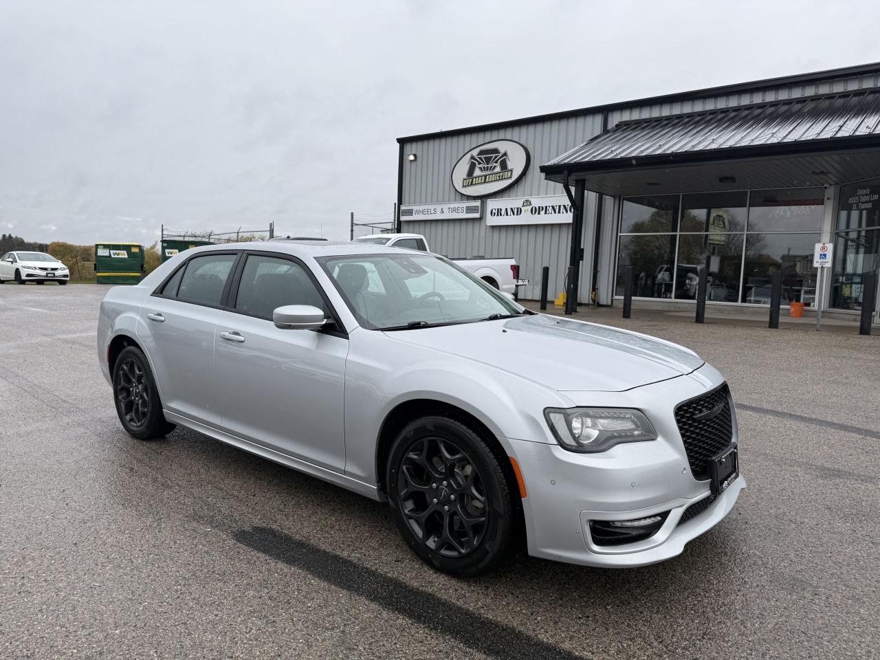2023 Chrysler 300 300 Touring L AWD - Photo #3