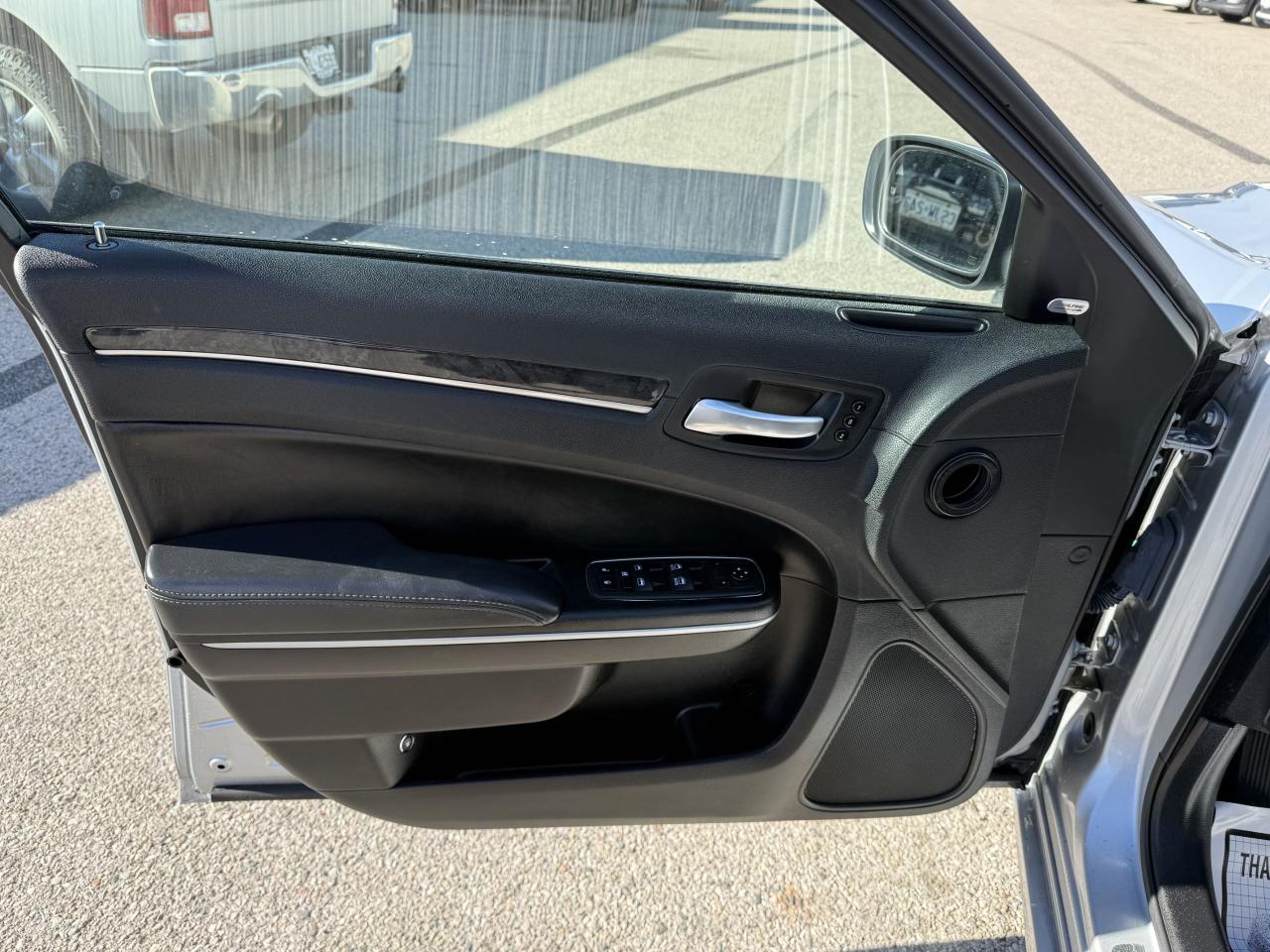 2023 Chrysler 300 300 Touring L AWD - Photo #8