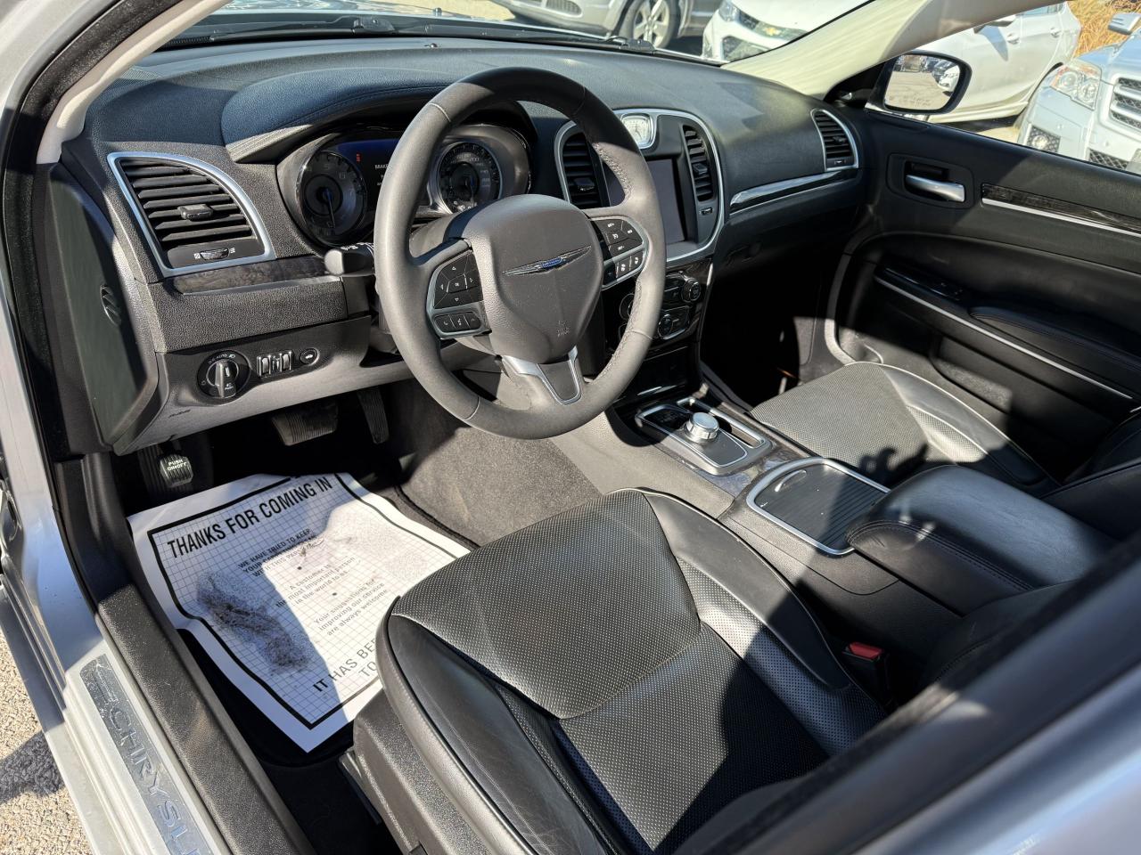 2023 Chrysler 300 300 Touring L AWD - Photo #9