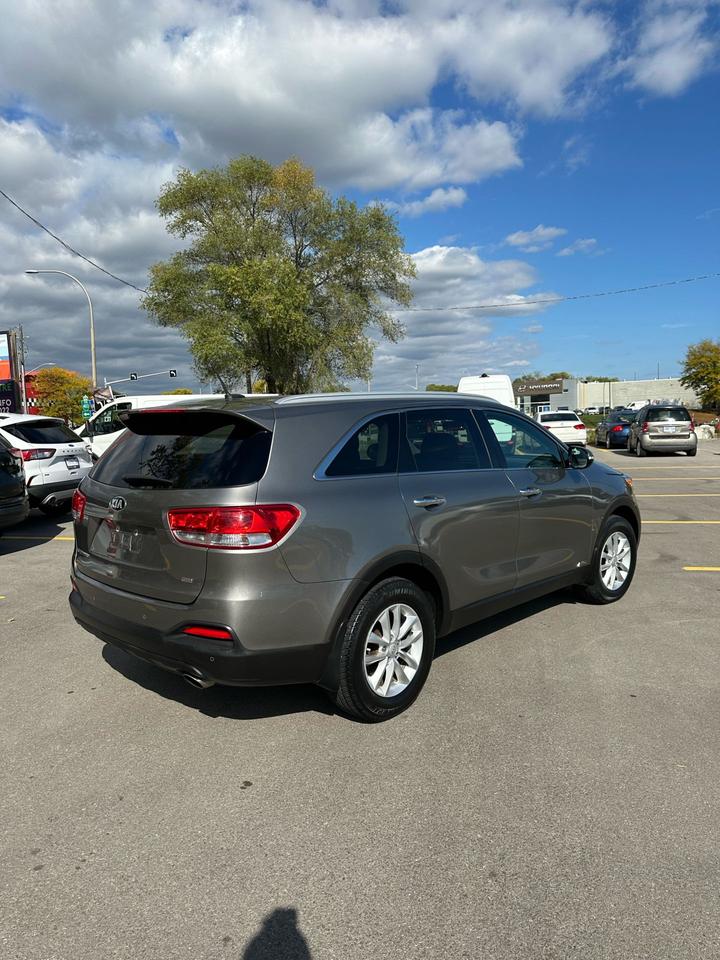 2017 Kia Sorento LX Photo