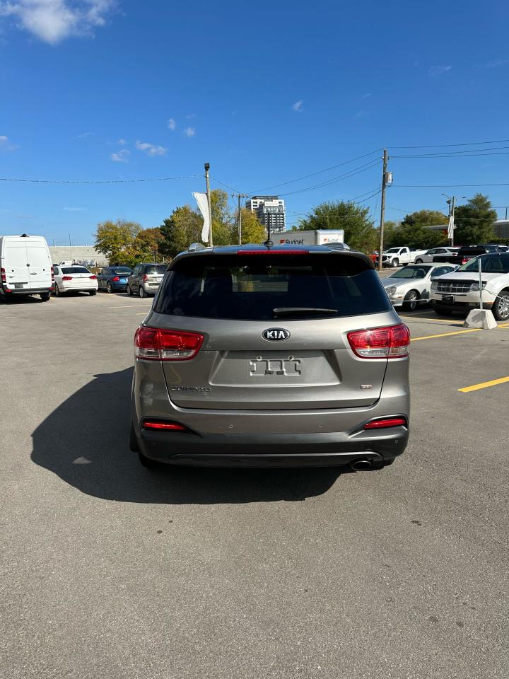 2017 Kia Sorento LX Photo4