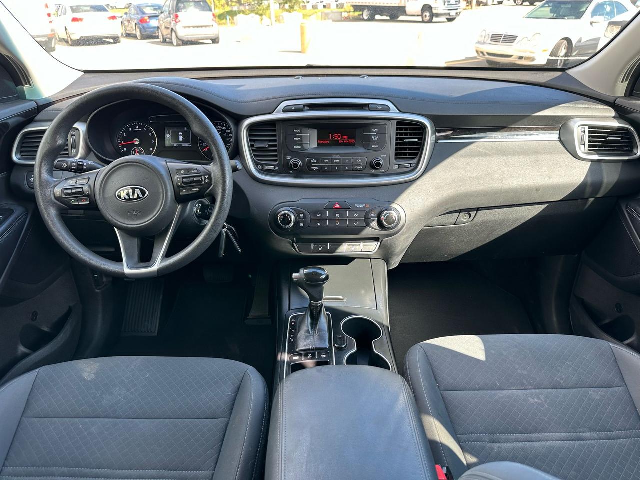 2017 Kia Sorento LX - Photo #12