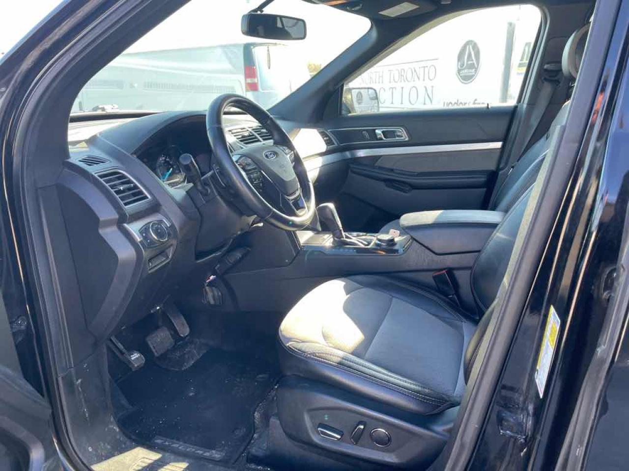 2017 Ford Explorer XLT - Photo #8
