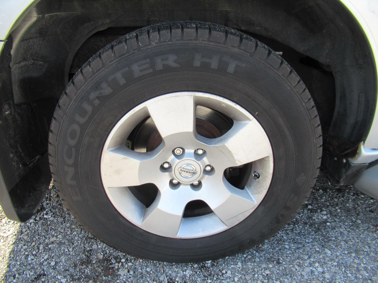 2010 Nissan Pathfinder S - Photo #5