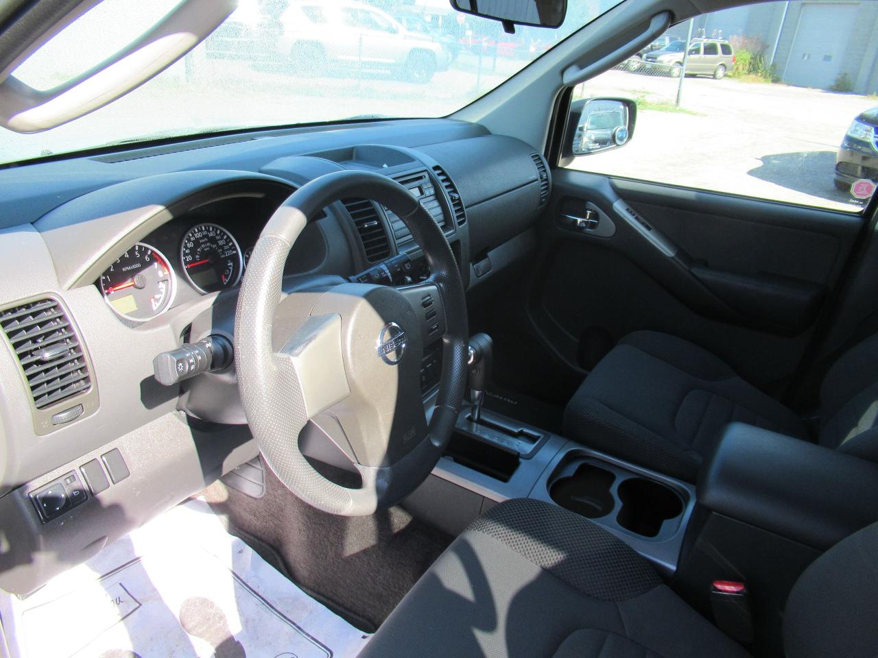 2010 Nissan Pathfinder S - Photo #6