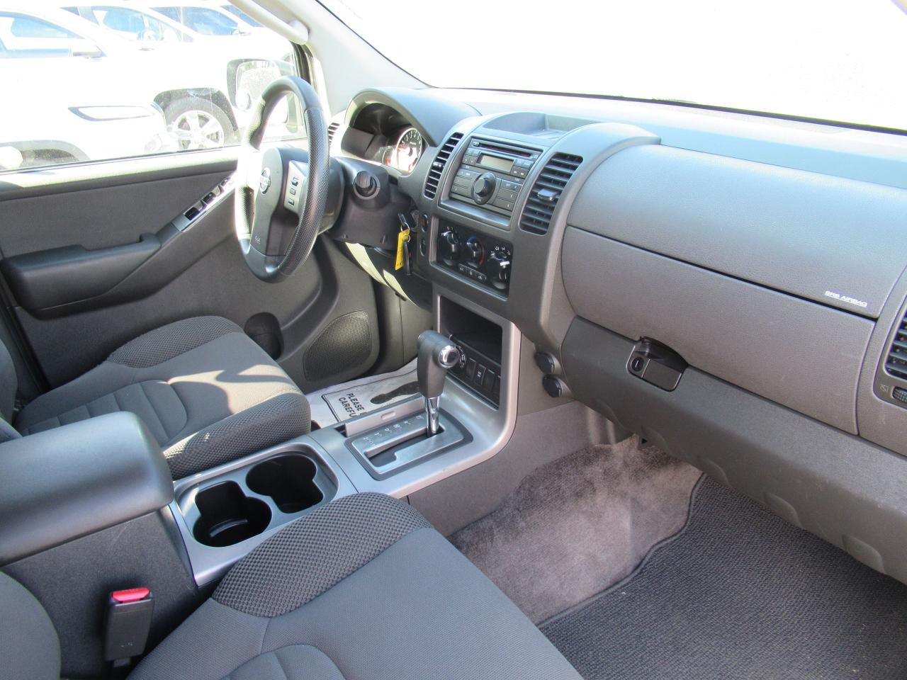 2010 Nissan Pathfinder S - Photo #9