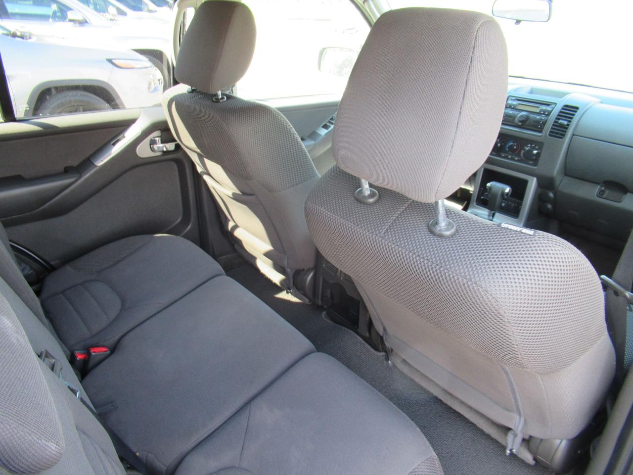 2010 Nissan Pathfinder S - Photo #10