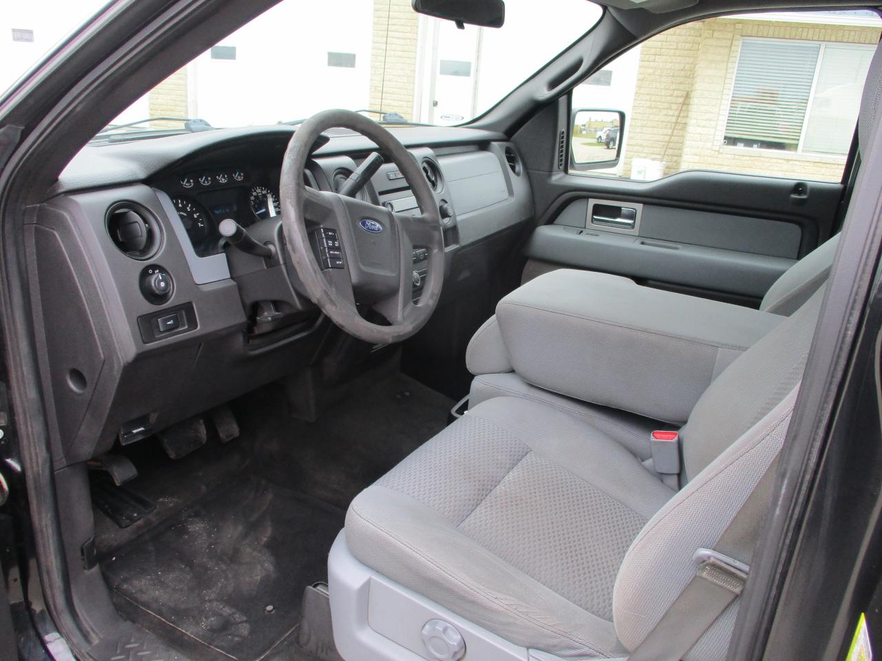 2011 Ford F-150 4WD REG CAB 145" XL - Photo #7
