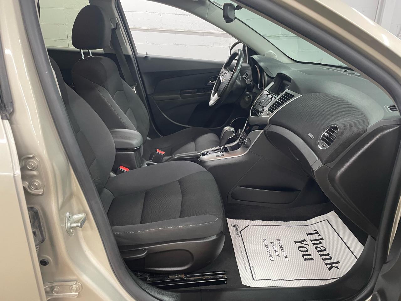 2014 Chevrolet Cruze 1LT Photo32