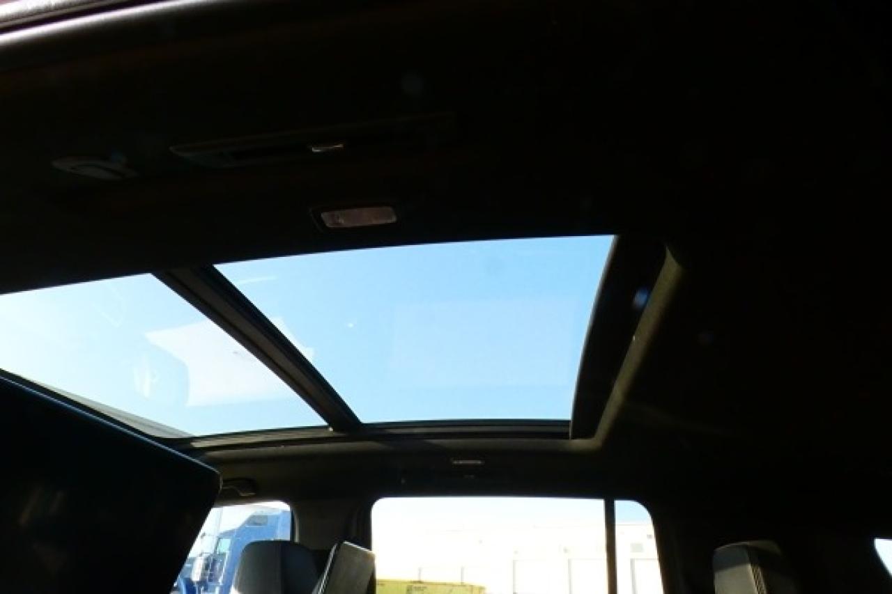 2021 GMC Yukon XL Denali 4WD w/H&C L, pano S/R, NAV, BUC, HUD, ent. - Photo #17