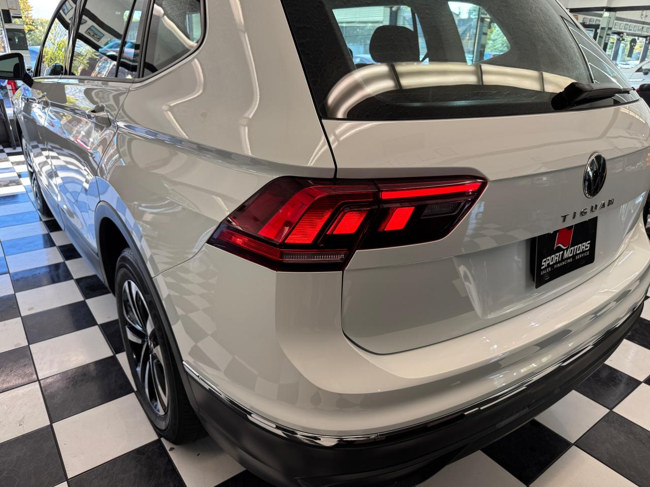 2022 Volkswagen Tiguan Trendline 4MOTION+ONE OWNER+CLEAN CARFAX Photo