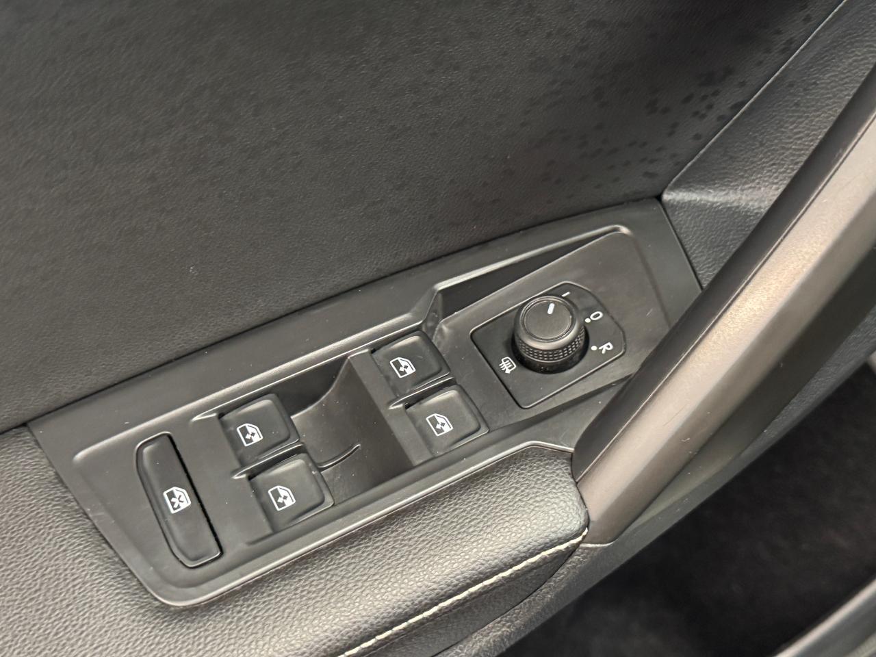 2022 Volkswagen Tiguan Trendline 4MOTION+ONE OWNER+CLEAN CARFAX Photo46