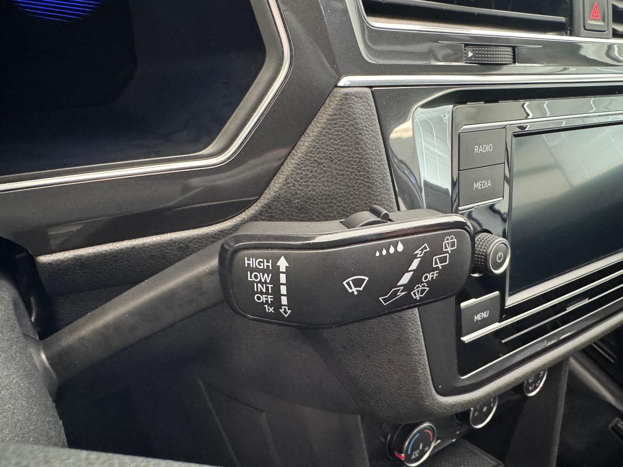 2022 Volkswagen Tiguan Trendline 4MOTION+ONE OWNER+CLEAN CARFAX Photo