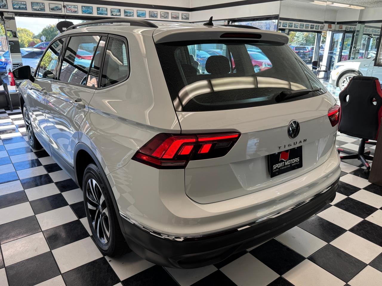 2022 Volkswagen Tiguan Trendline 4MOTION+ONE OWNER+CLEAN CARFAX Photo5