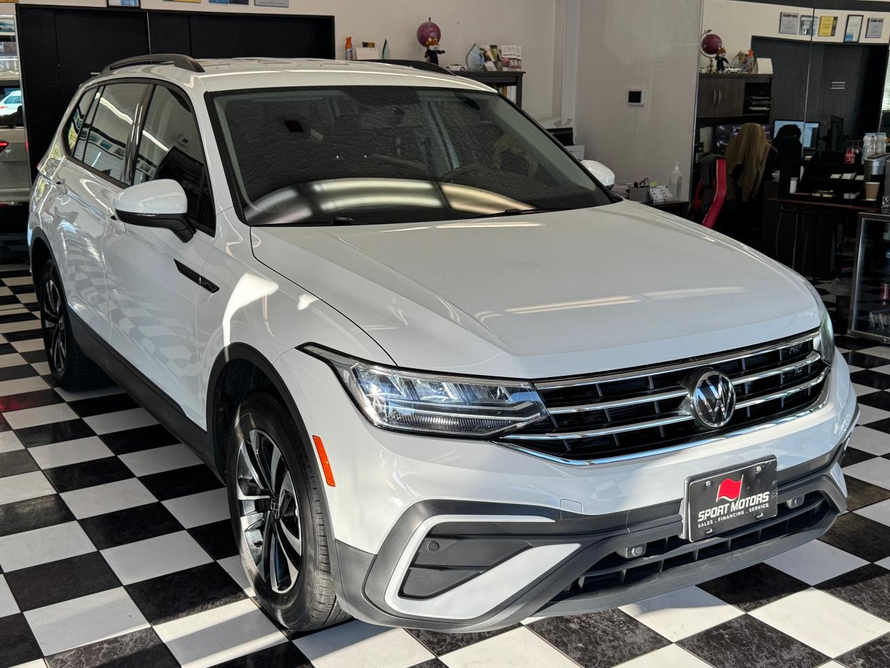 2022 Volkswagen Tiguan Trendline 4MOTION+ONE OWNER+CLEAN CARFAX Photo8