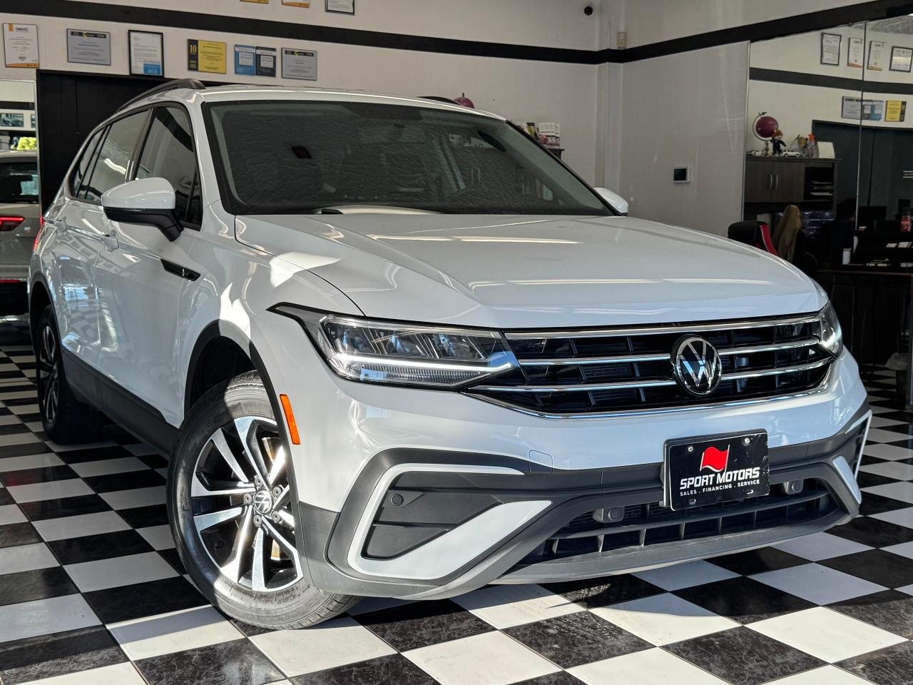 2022 Volkswagen Tiguan Trendline 4MOTION+ONE OWNER+CLEAN CARFAX Photo