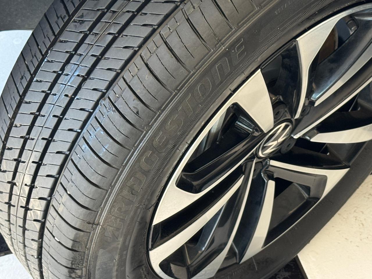 2022 Volkswagen Tiguan Trendline 4MOTION+ONE OWNER+CLEAN CARFAX Photo