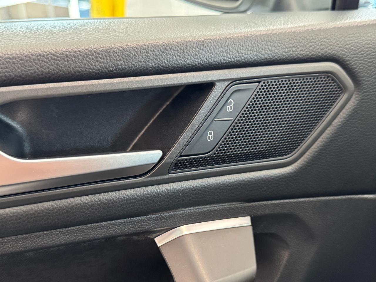 2022 Volkswagen Tiguan Trendline 4MOTION+ONE OWNER+CLEAN CARFAX Photo