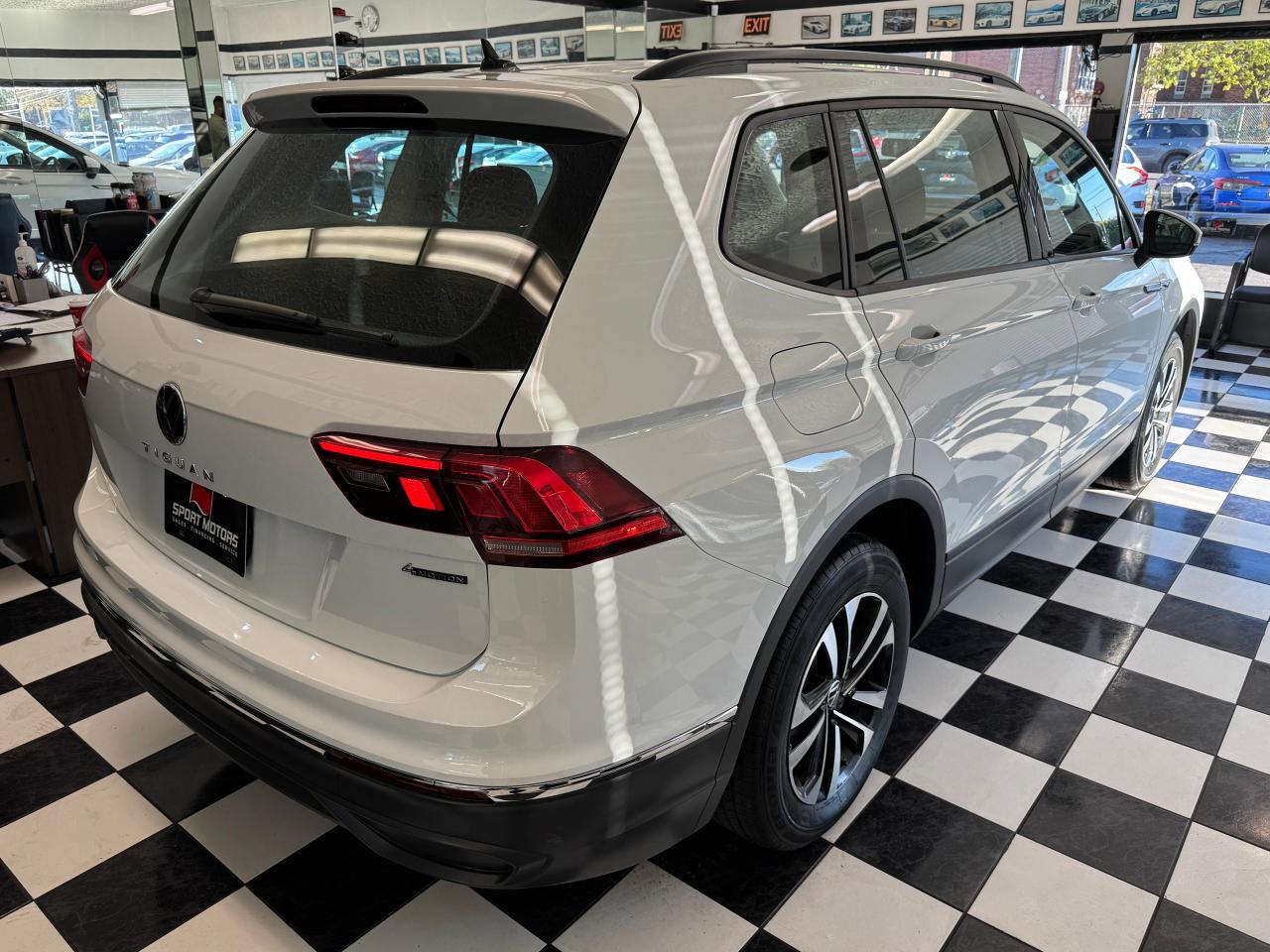 2022 Volkswagen Tiguan Trendline 4MOTION+ONE OWNER+CLEAN CARFAX Photo7