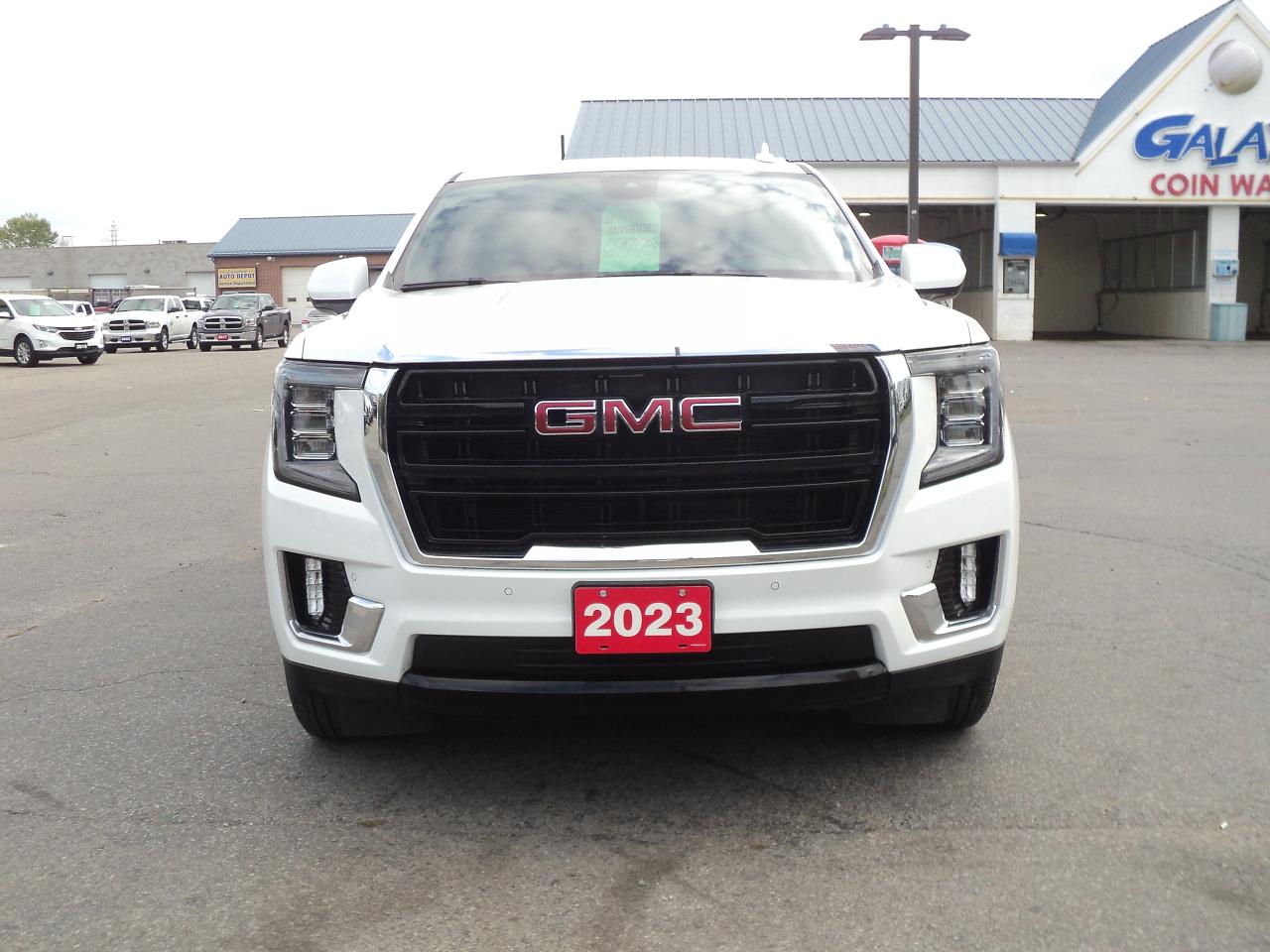 2023 GMC Yukon XL SLE 4WD5.3L8cyl 8Passenger DualPowerSeats&Climate - Photo #3