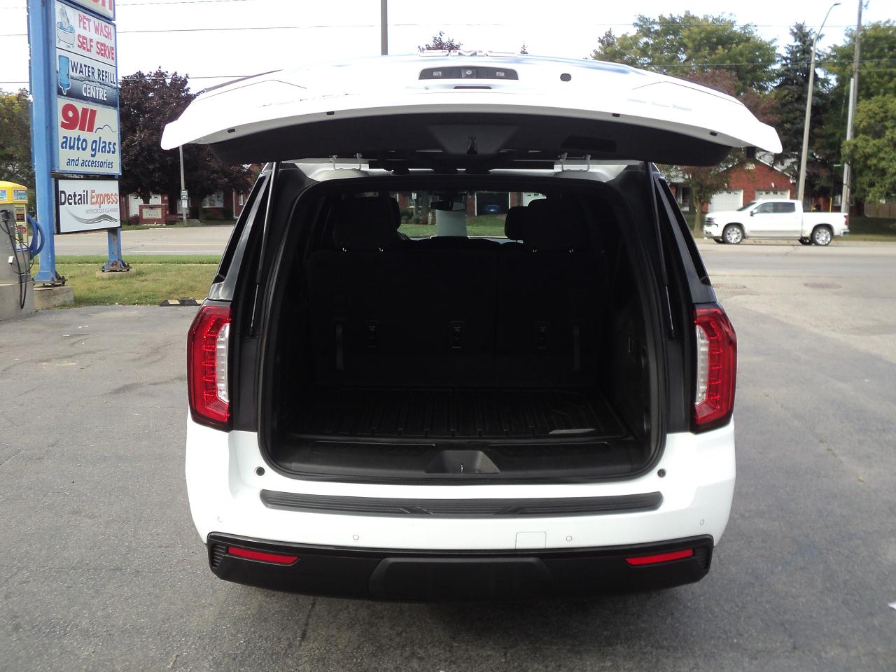 2023 GMC Yukon XL SLE 4WD5.3L8cyl 8Passenger DualPowerSeats&Climate - Photo #8