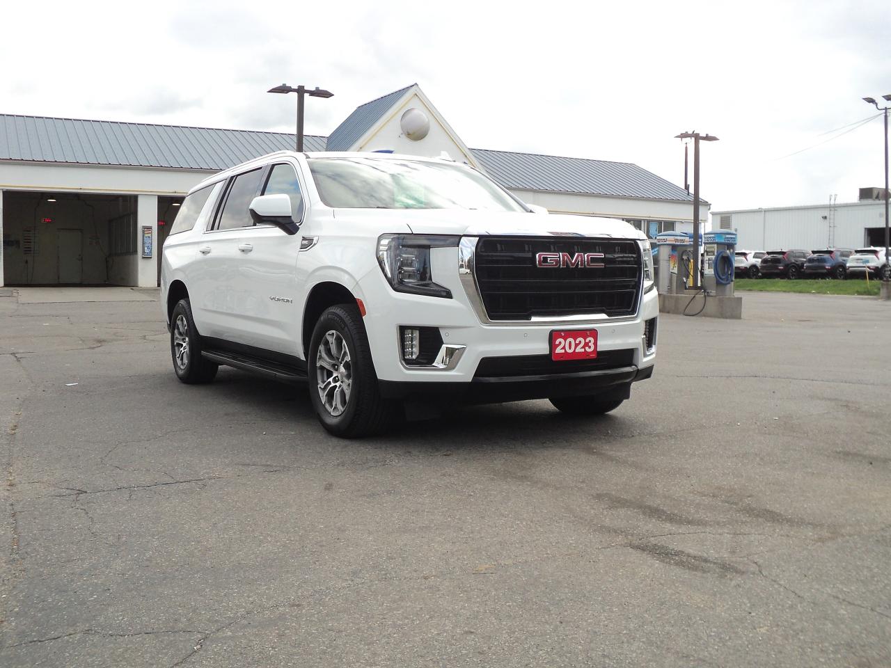 2023 GMC Yukon XL SLE 4WD5.3L8cyl 8Passenger DualPowerSeats&Climate Photo3