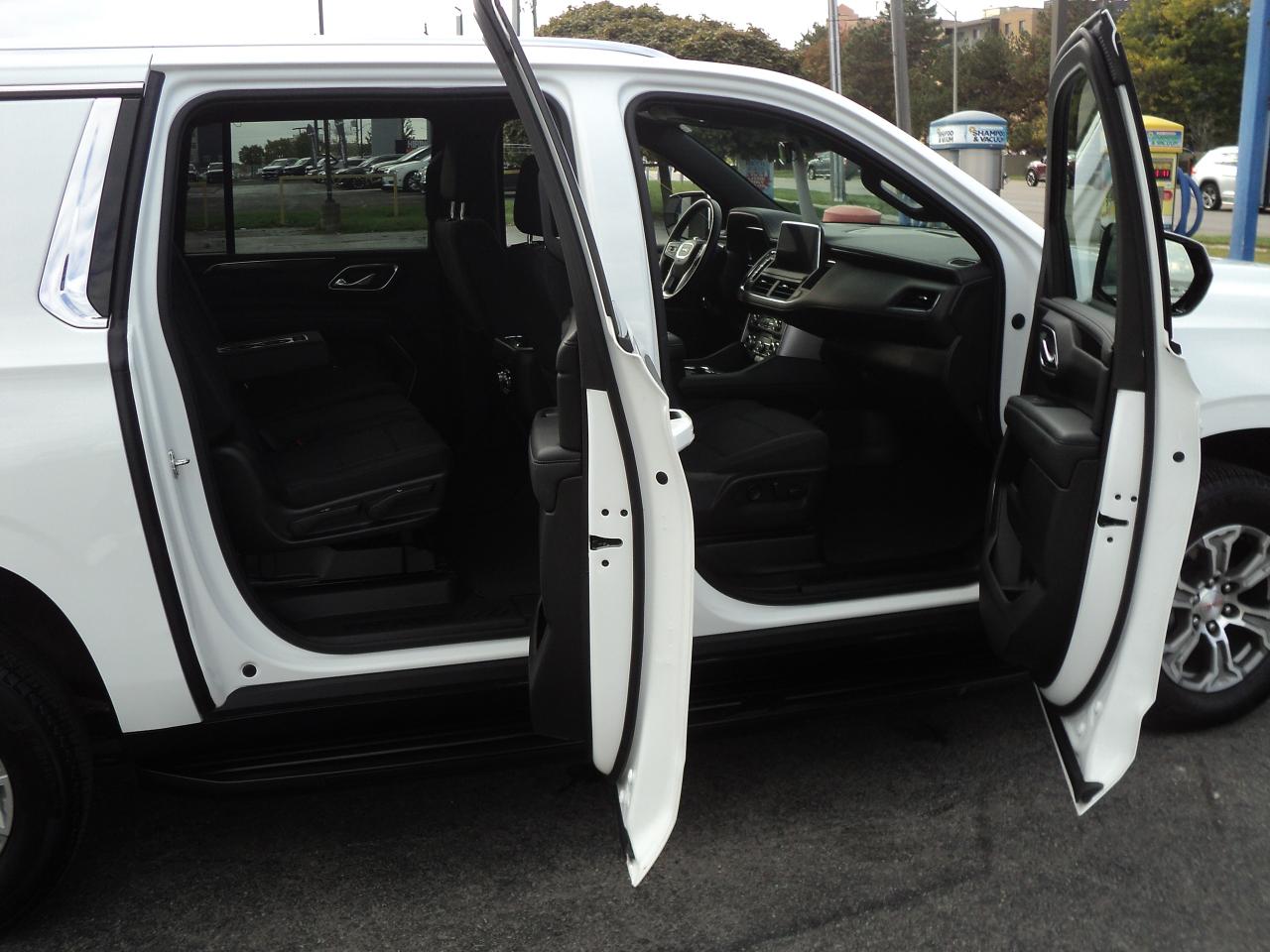2023 GMC Yukon XL SLE 4WD5.3L8cyl 8Passenger DualPowerSeats&Climate - Photo #10