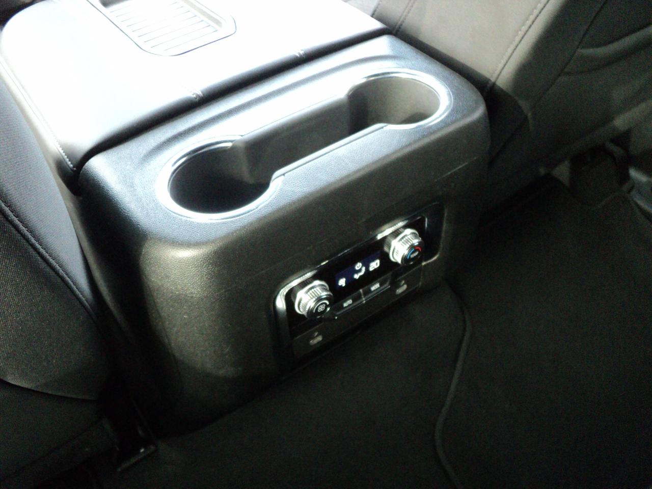 2023 GMC Yukon XL SLE 4WD5.3L8cyl 8Passenger DualPowerSeats&Climate - Photo #17