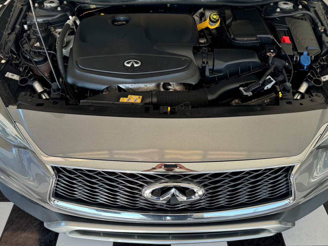 2017 Infiniti QX30 QX30 AWD+New Tires+Roof+CAM+ONE OWNER+CLEAN CARFAX Photo10