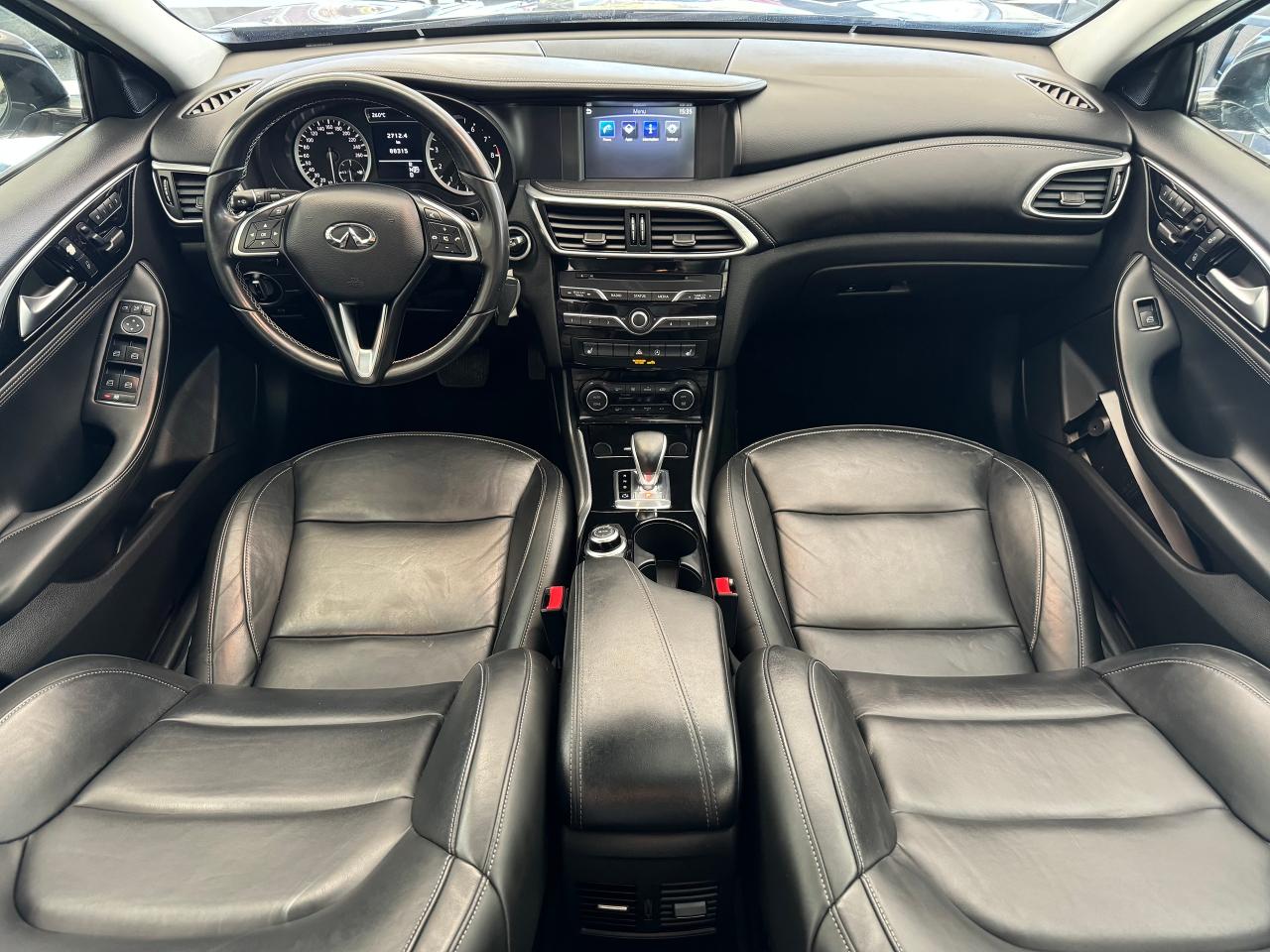 2017 Infiniti QX30 QX30 AWD+New Tires+Roof+CAM+ONE OWNER+CLEAN CARFAX Photo2