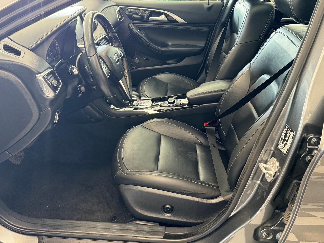 2017 Infiniti QX30 QX30 AWD+New Tires+Roof+CAM+ONE OWNER+CLEAN CARFAX Photo82
