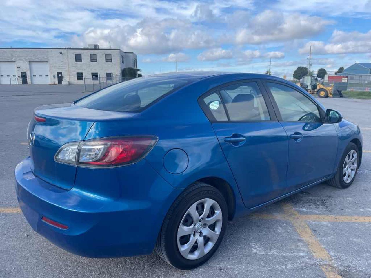 2013 Mazda MAZDA3  - Photo #4