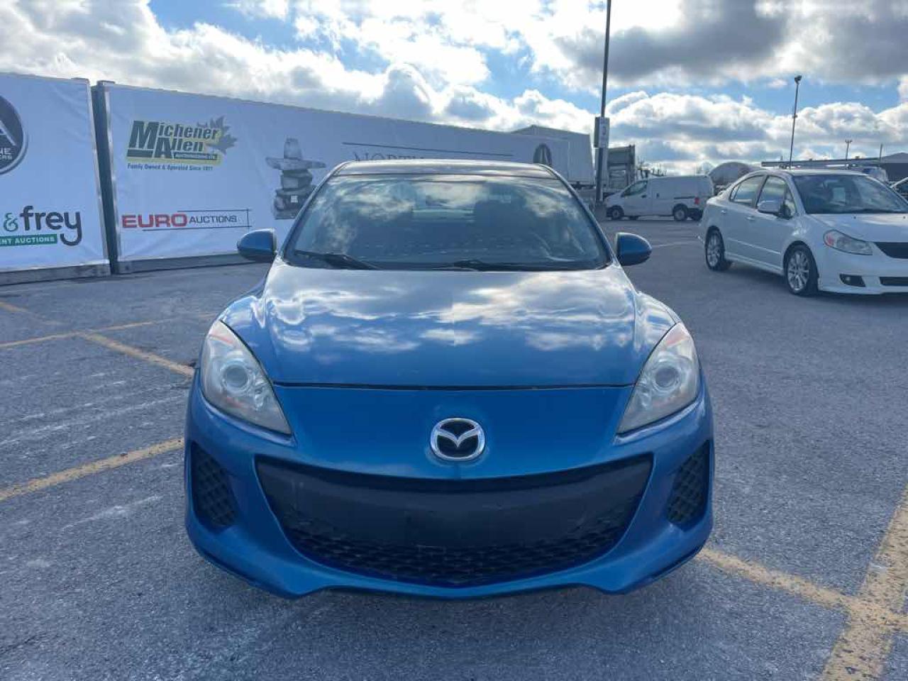 2013 Mazda MAZDA3  - Photo #2