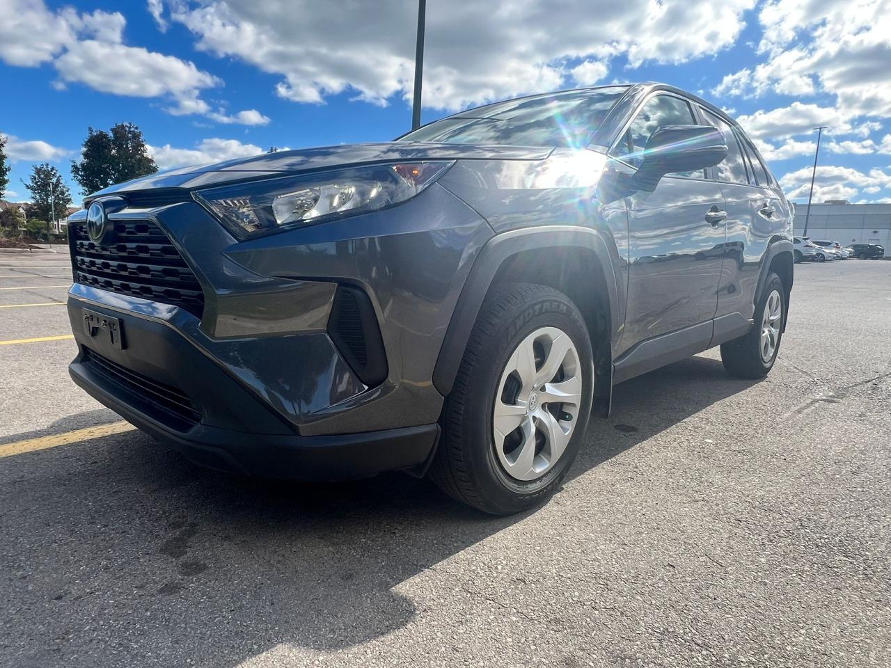 2022 Toyota RAV4 LE Photo2