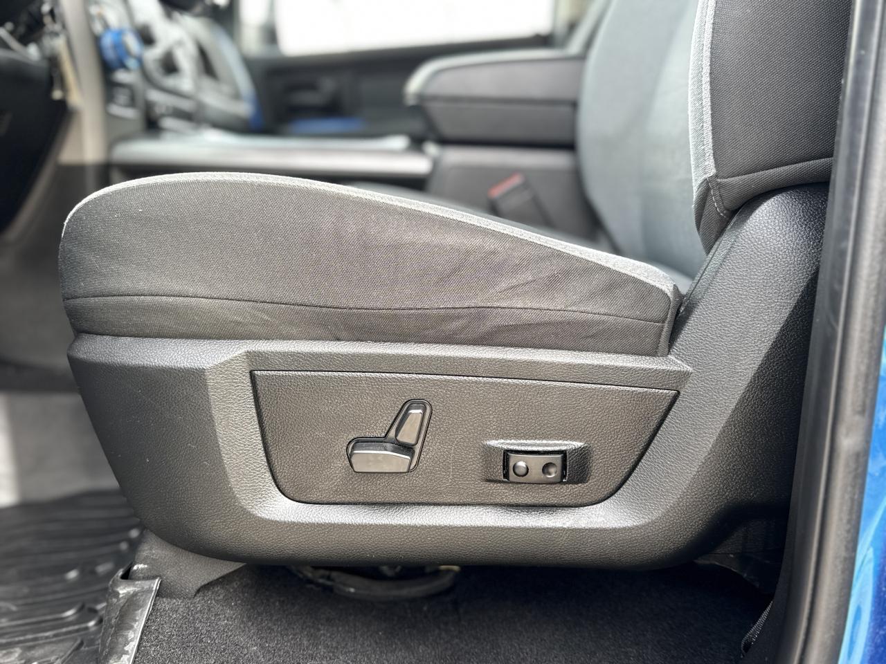 2021 RAM 1500 Classic Express 4x4 Crew Cab 5'7  Box | REMOTE START | Photo