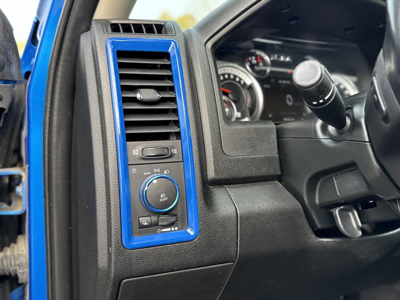 2021 RAM 1500 Classic Express 4x4 Crew Cab 5'7  Box | REMOTE START | Photo