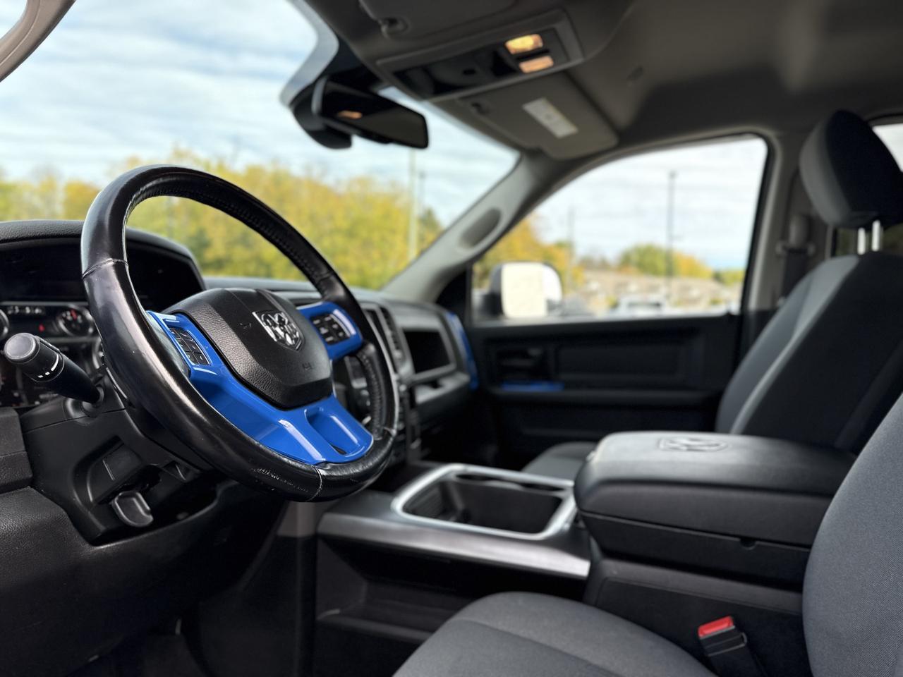 2021 RAM 1500 Classic Express 4x4 Crew Cab 5'7  Box | REMOTE START | Photo