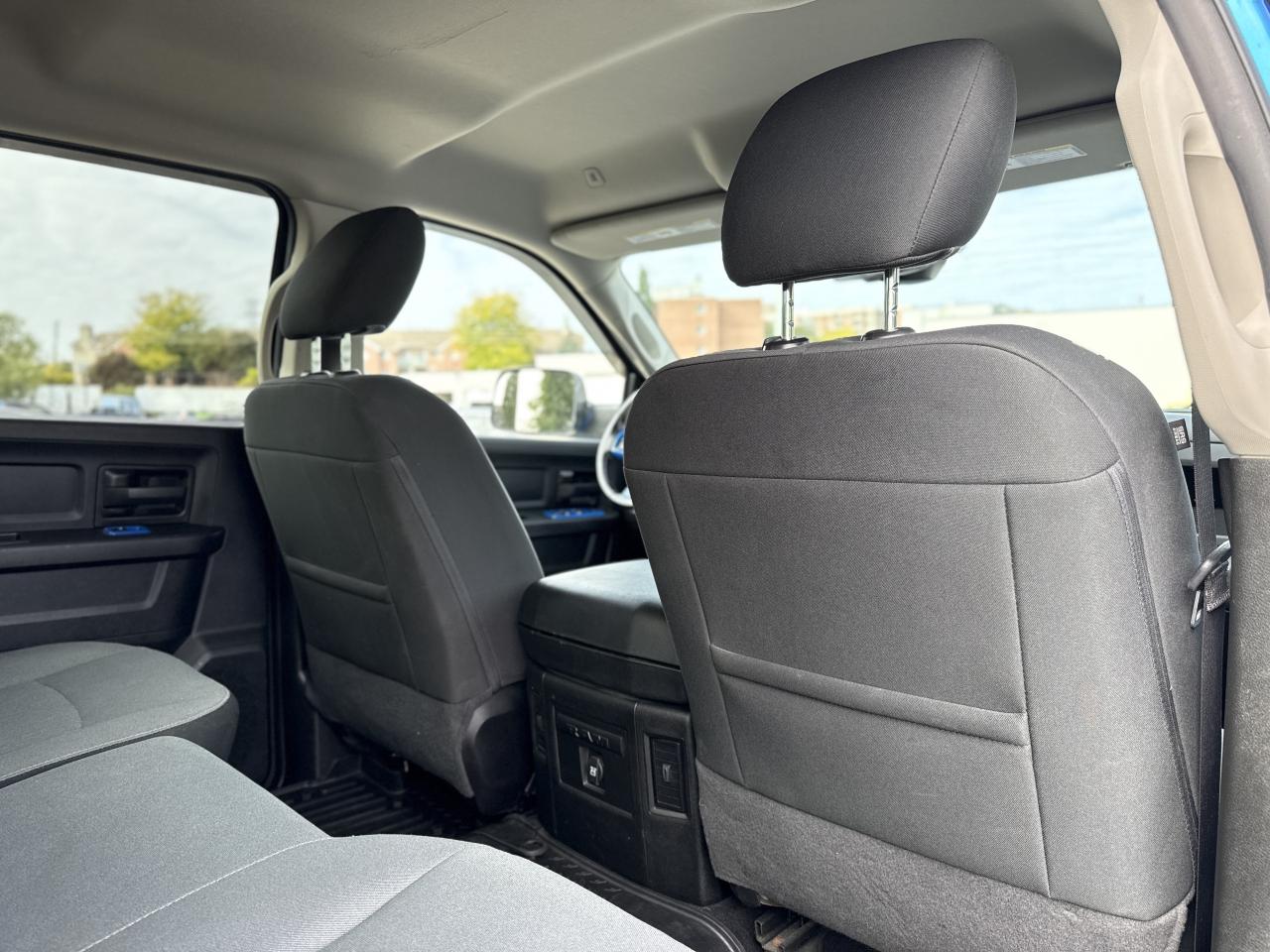 2021 RAM 1500 Classic Express 4x4 Crew Cab 5'7  Box | REMOTE START | Photo