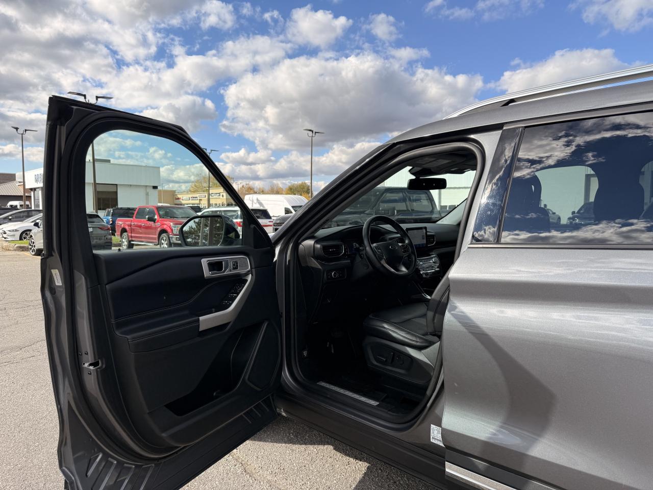 2021 Ford Explorer LIMITED | HYBRID | TWIN PANEL MOONROOF | Photo