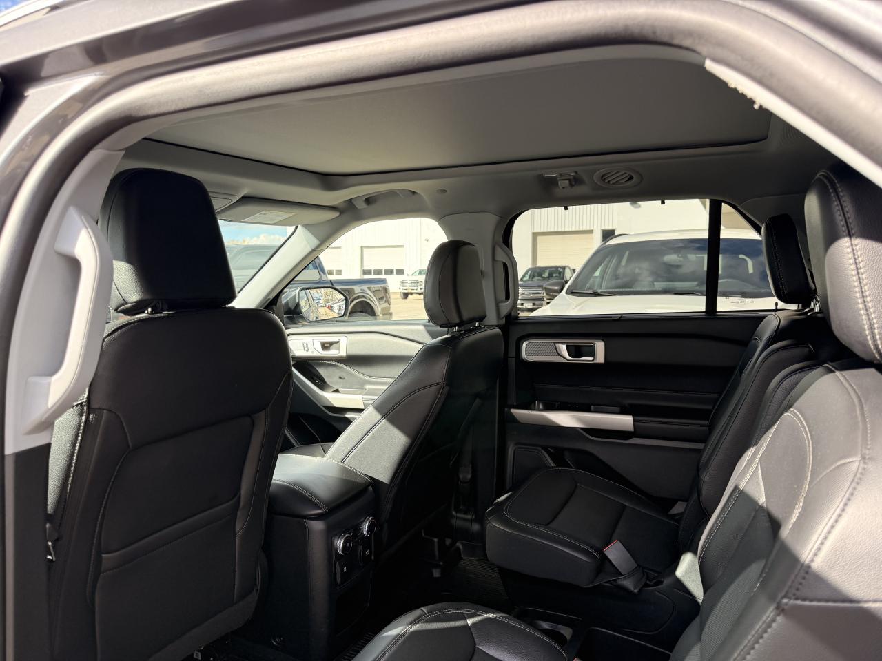 2021 Ford Explorer LIMITED | HYBRID | TWIN PANEL MOONROOF | Photo