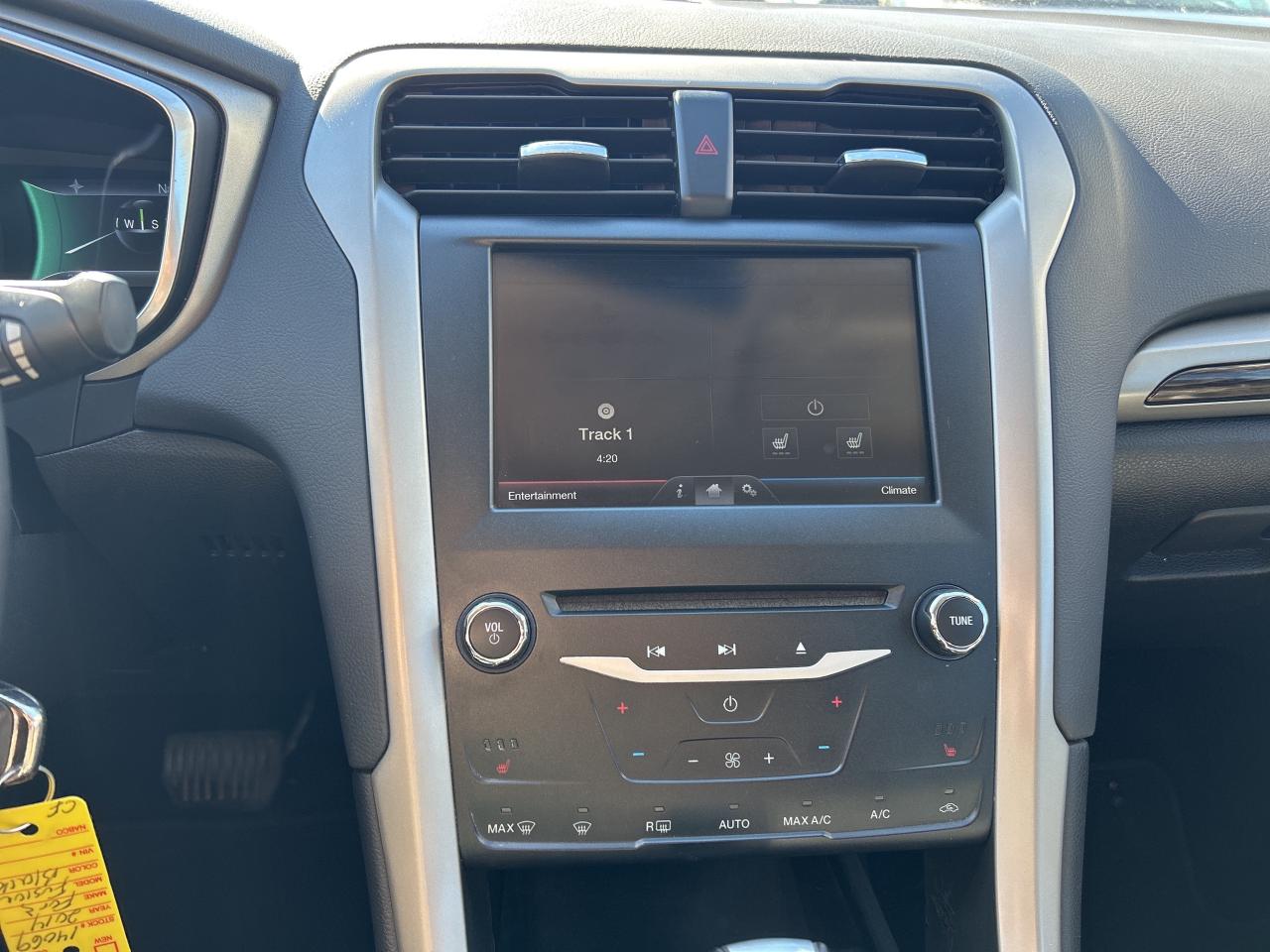 2014 Ford Fusion SE, HEATED LEATHER SEATS, LOCAL TRADE! - Photo #20