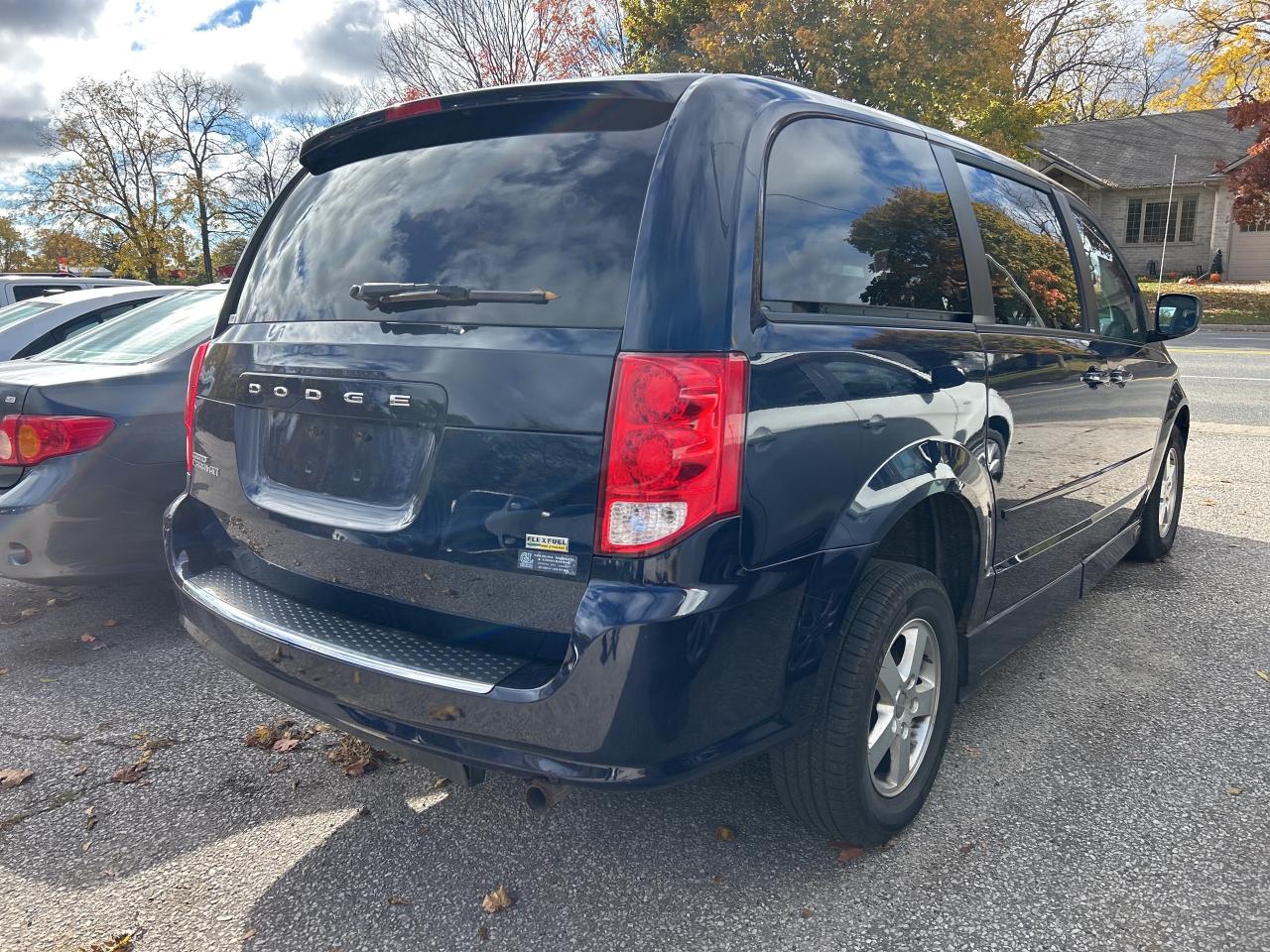 2012 Dodge Grand Caravan SE, WHEELCHAIR SIDE ENTERANCE, AS IS, NOT SAFETIED - Photo #6