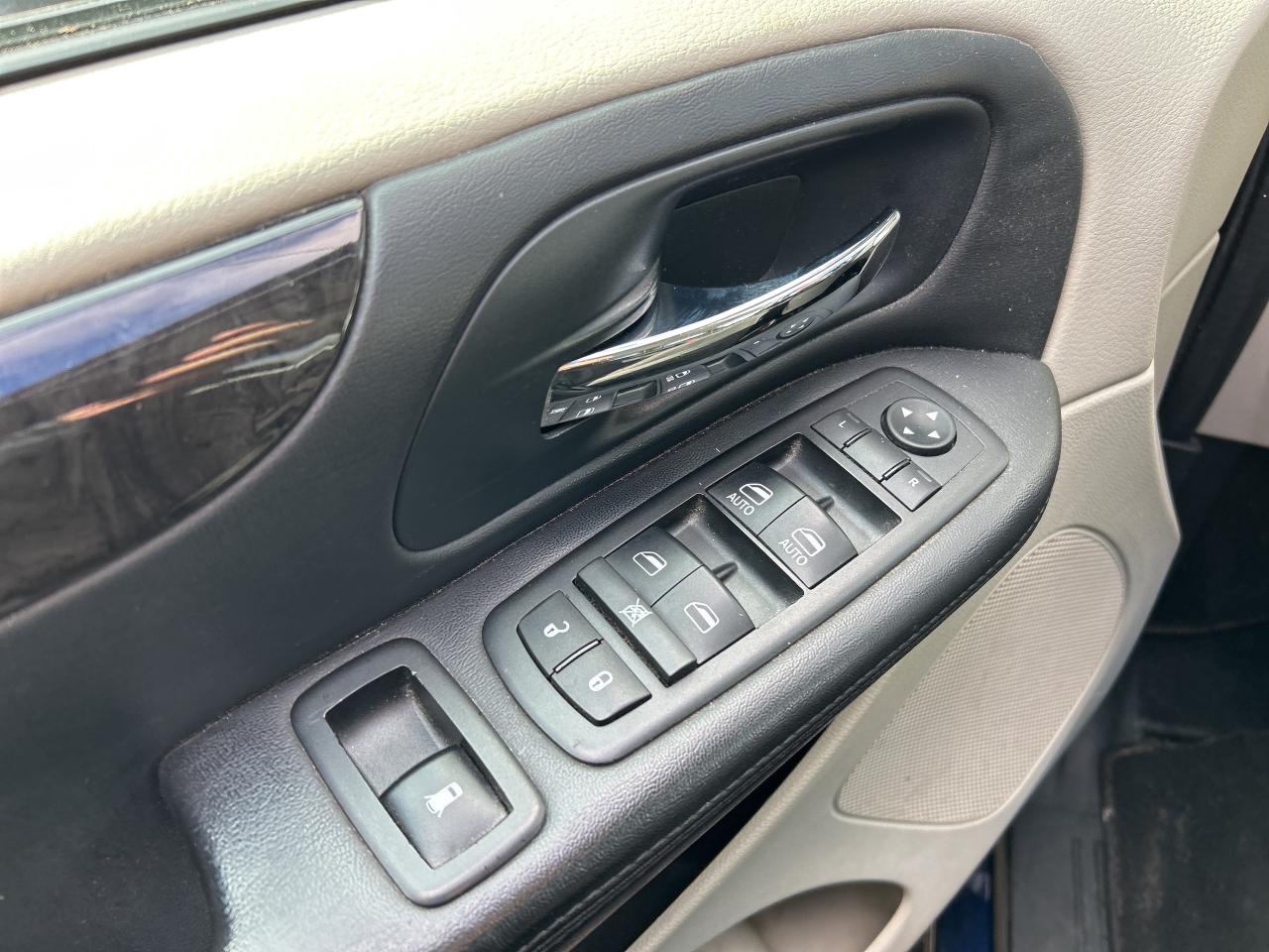 2012 Dodge Grand Caravan SE, WHEELCHAIR SIDE ENTERANCE, AS IS, NOT SAFETIED - Photo #9