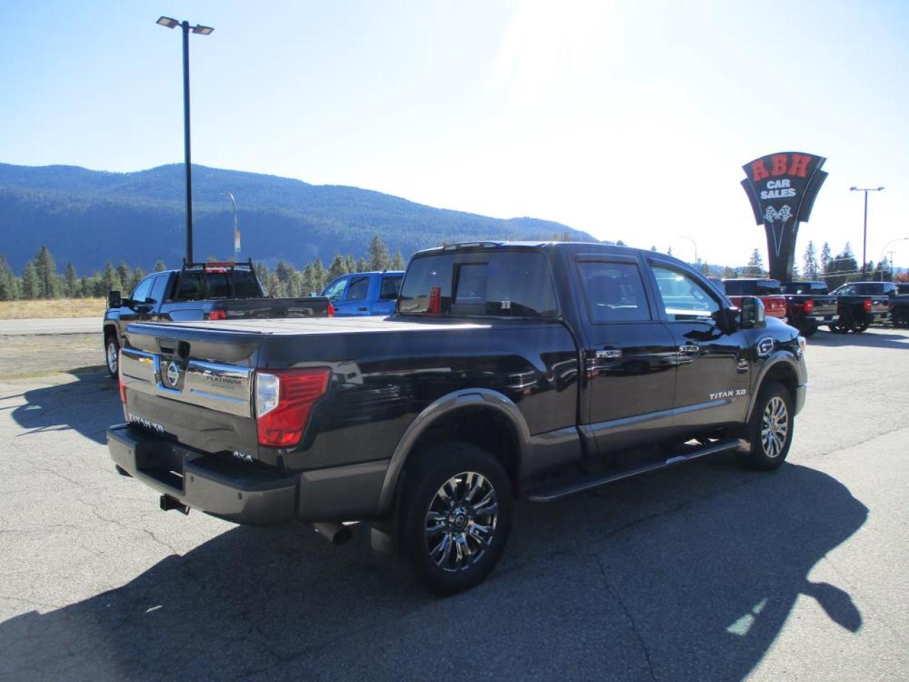 2019 Nissan Titan XD PLATINUM RESERVE 4X4 - Photo #5