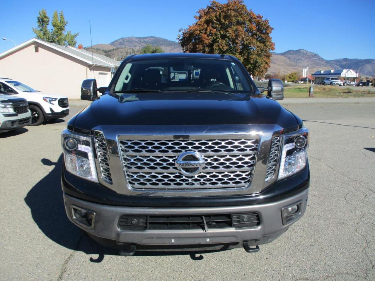 2019 Nissan Titan XD PLATINUM RESERVE 4X4 Photo1