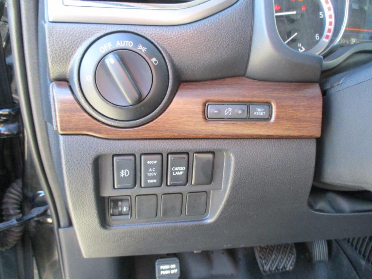 2019 Nissan Titan XD PLATINUM RESERVE 4X4 Photo10