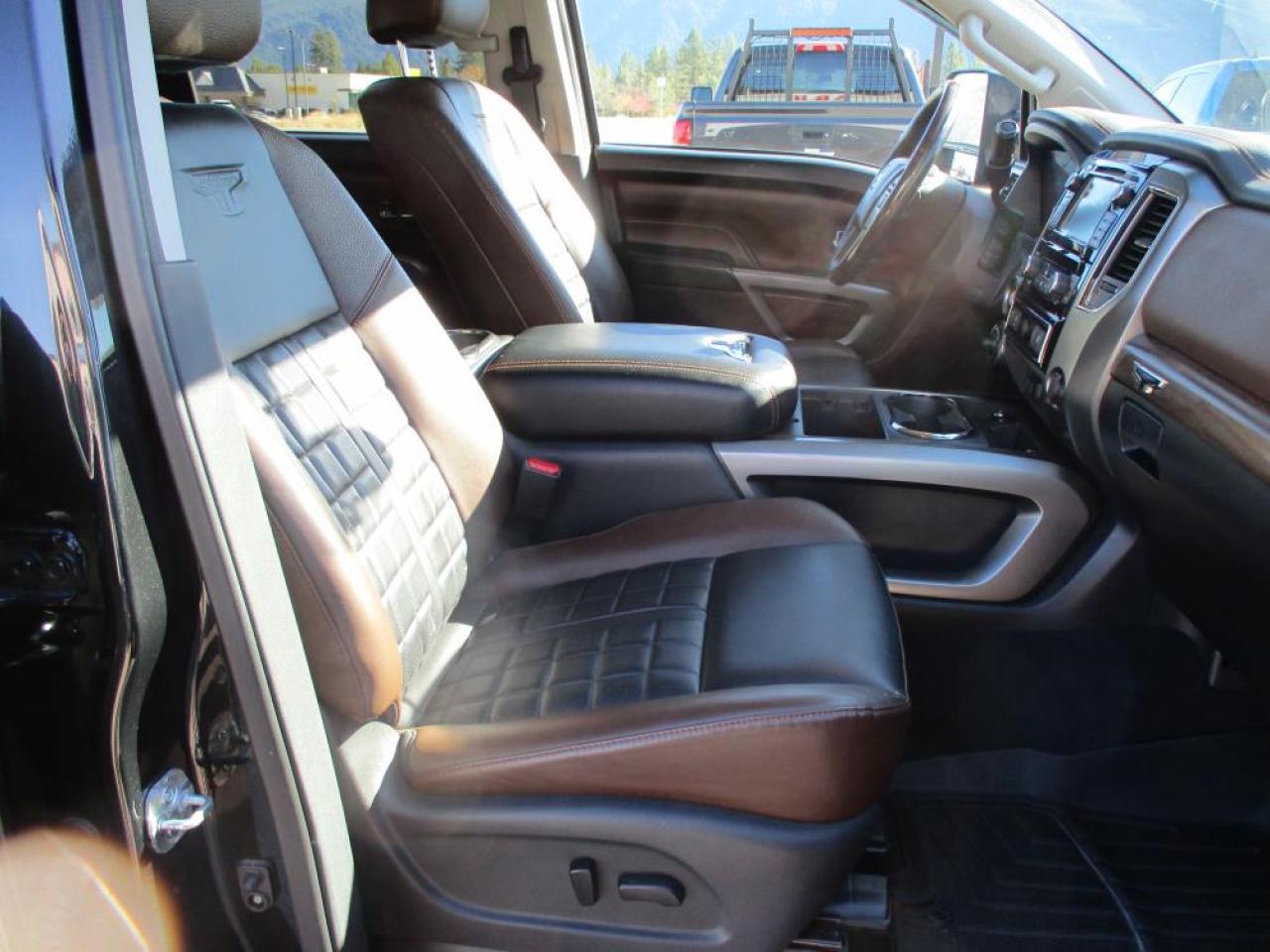 2019 Nissan Titan XD PLATINUM RESERVE 4X4 Photo12