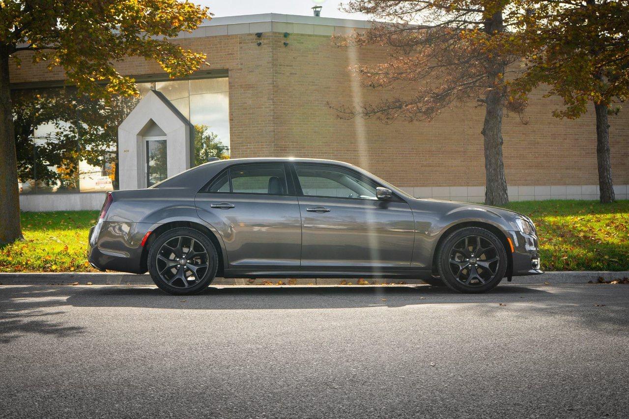 2022 Chrysler 300 300 TOURING L Photo3