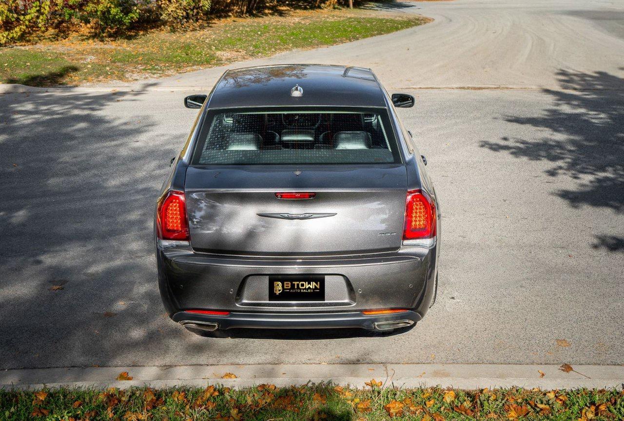 2022 Chrysler 300 300 TOURING L Photo