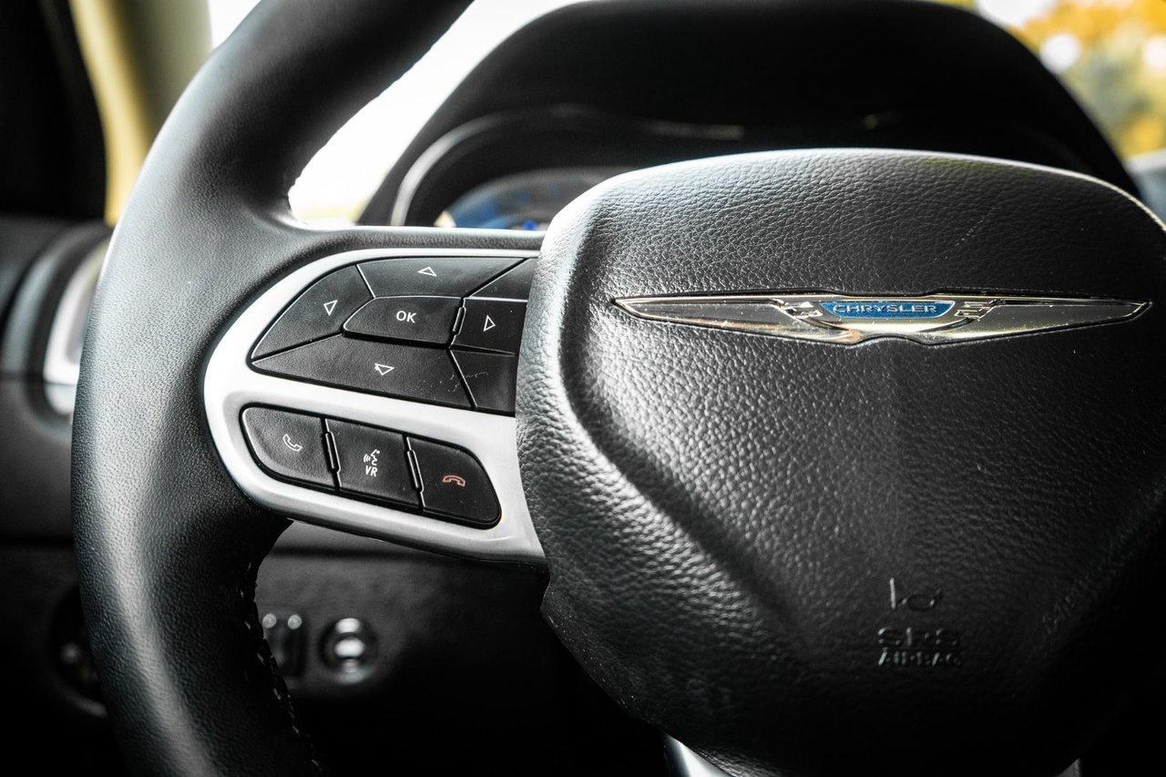 2022 Chrysler 300 300 TOURING L Photo